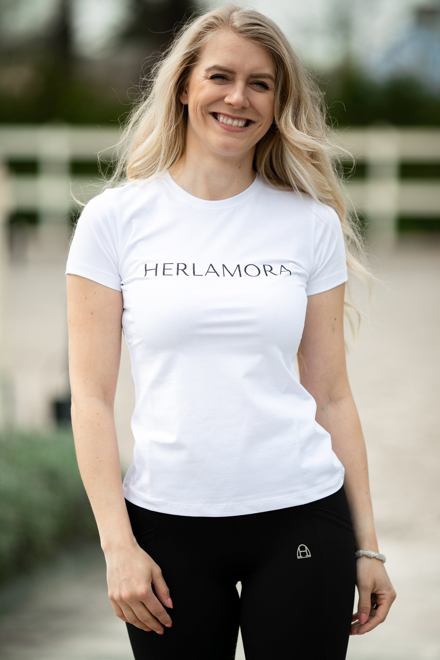 T-Shirt White (Glitter Black)