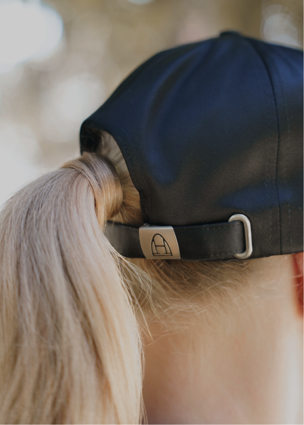 Amour Crystal Cap (Black)
