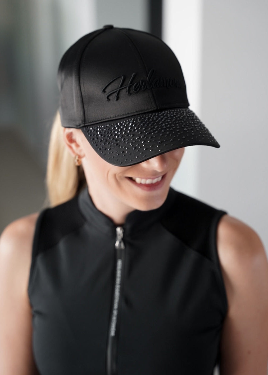 Amour Crystal Cap (Black)